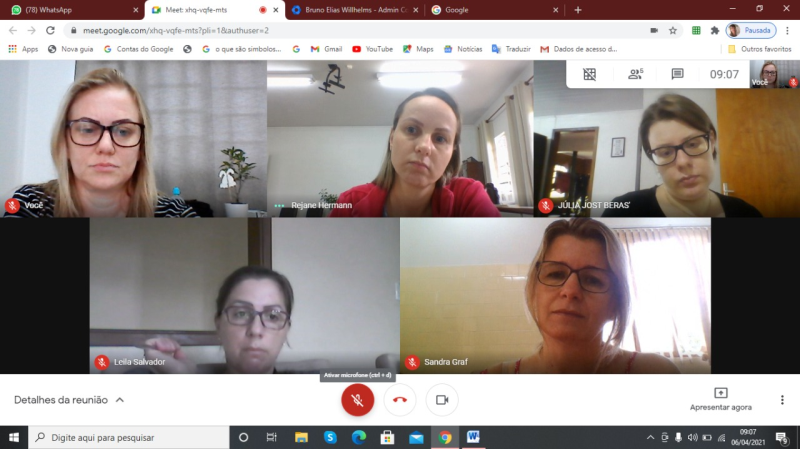 EQUIPE DISCUTE PLANEJAMENTO E ACOMPANHAMENTO DOS ALUNOS E PROFESSORES